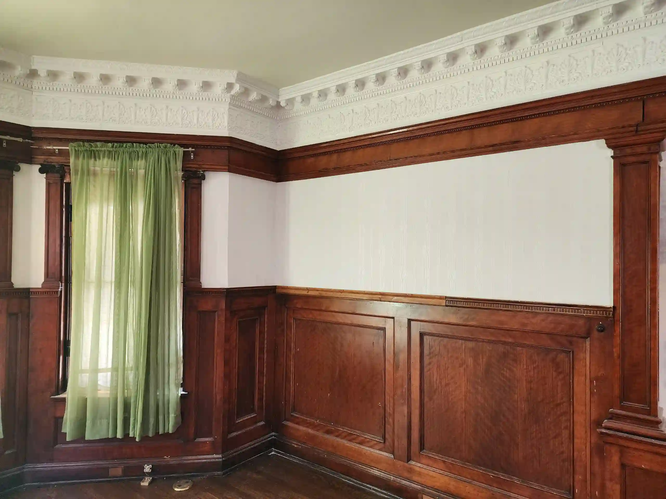 Wallpaper installation service in Irvine, CA